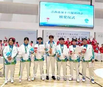 开云体云app登录入口-球场上的风波作文