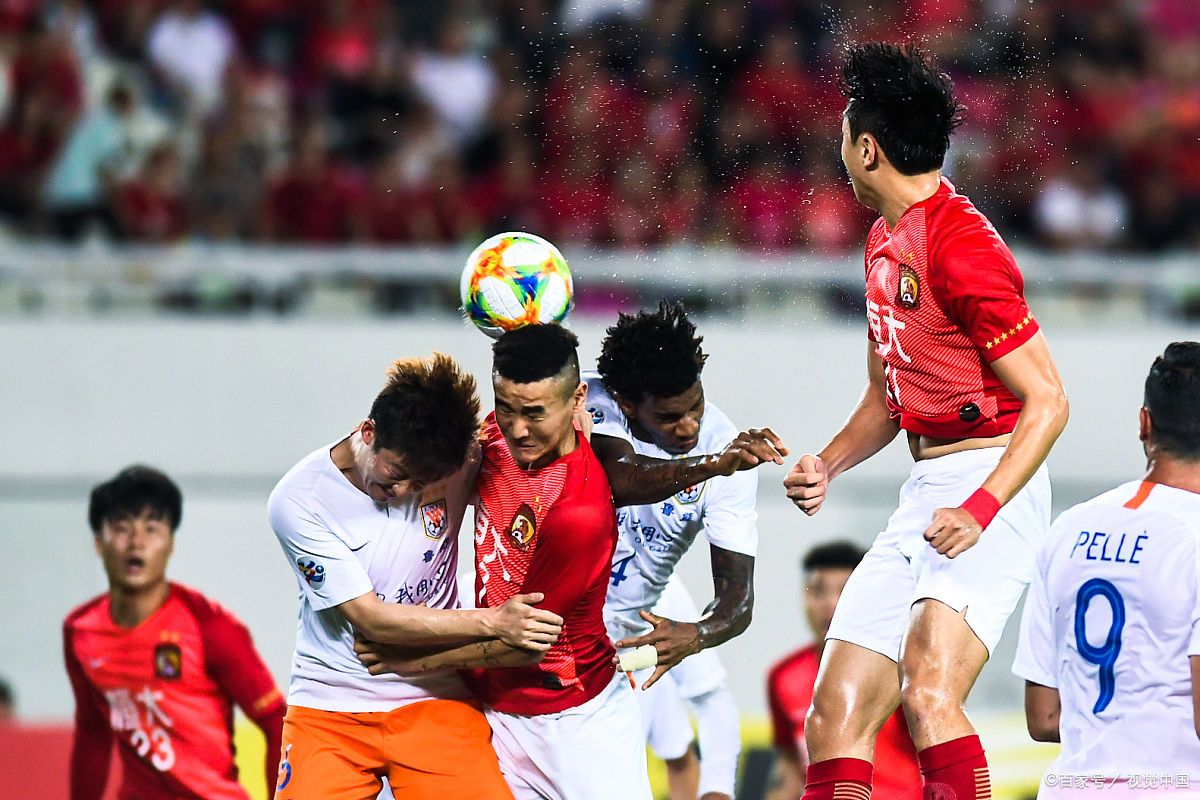 球员们展现出的团队合作精神让人感动英语